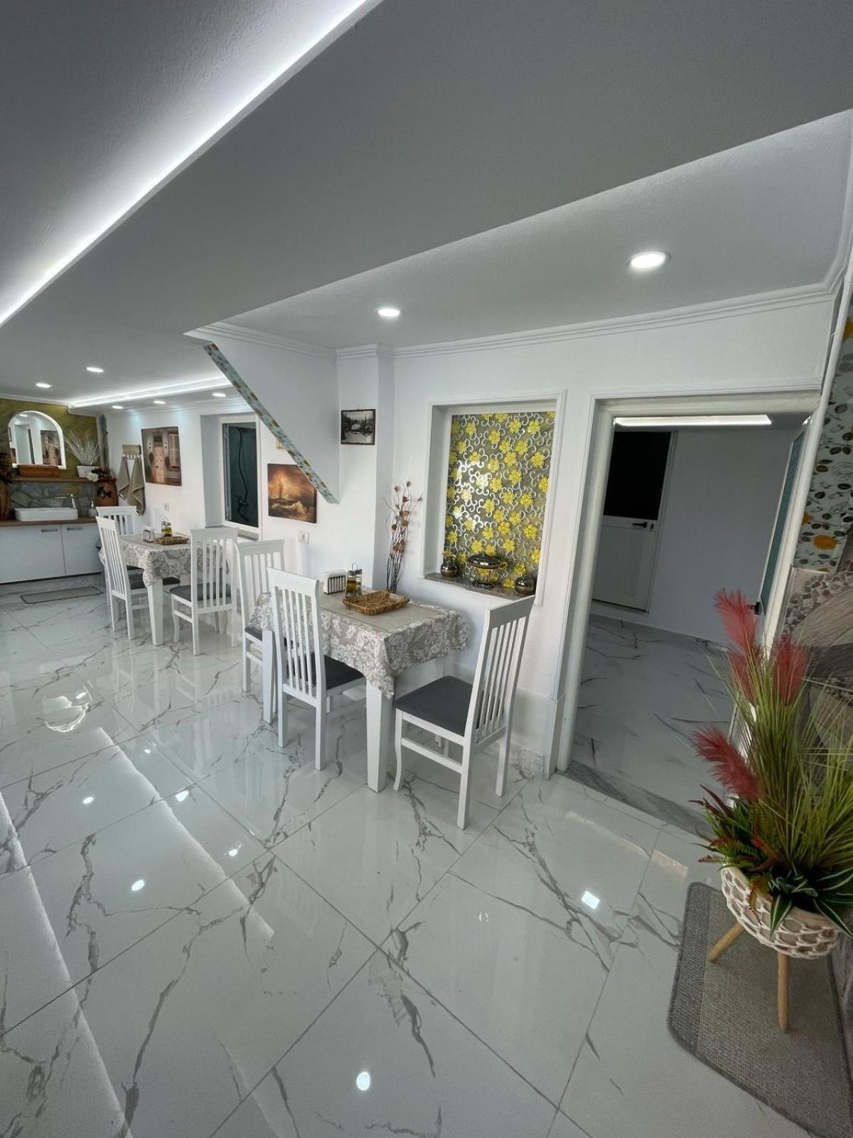 Vila Katalea Gjirokastër Extérieur photo